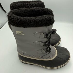 Sorel Kids' Gray and Black Winter Boots Size 2 Used once